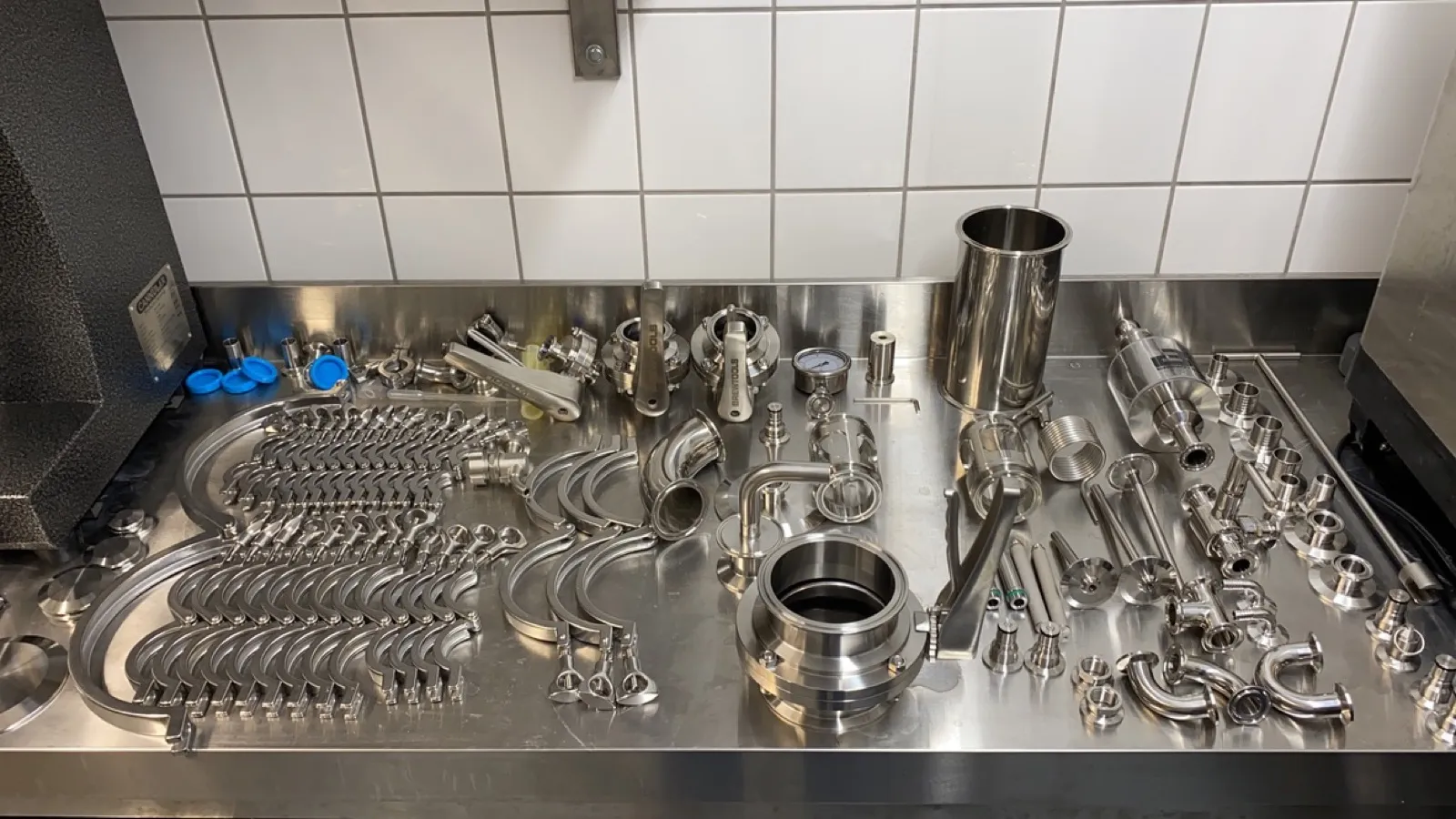 All the unitank fittings and parts